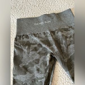 Pcheebum Gray camo leggings